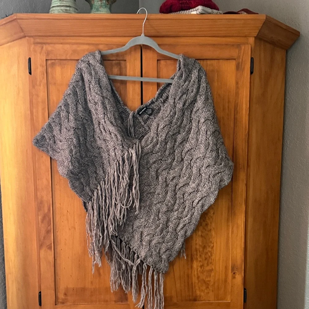 DKNY Charcoal Knit Sweater shawl - Picture 1 of 3